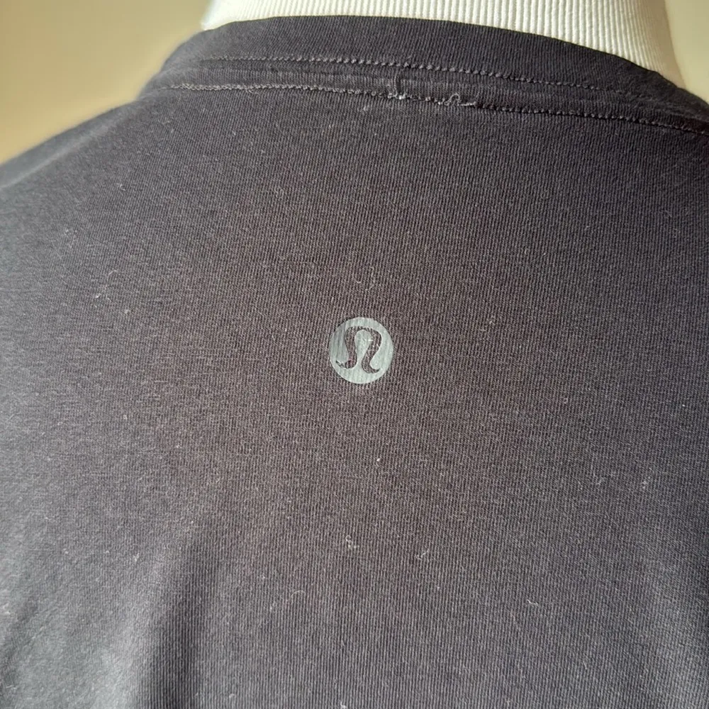 Lululemon Short Sleeve Tee Shirt - Image 4
