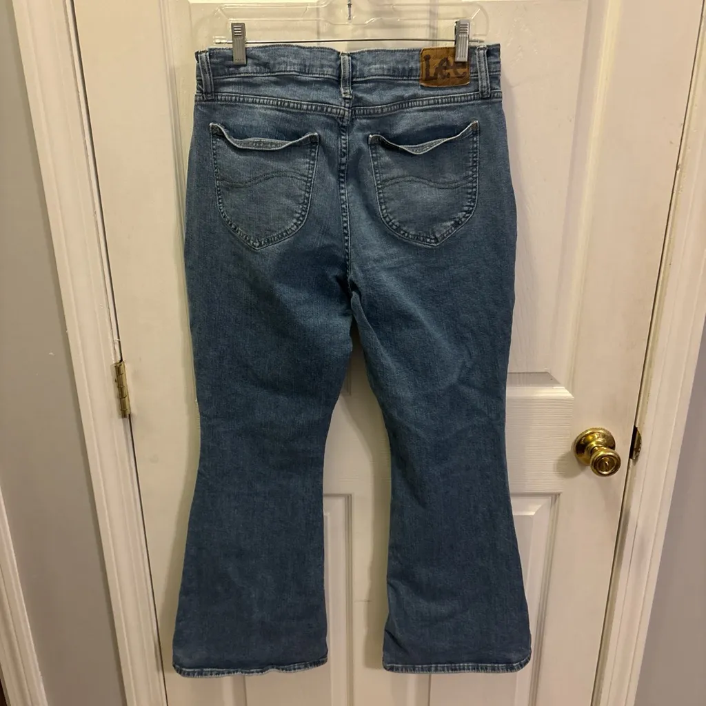 Lee Women's Flare Jeans in Blue - Image 2