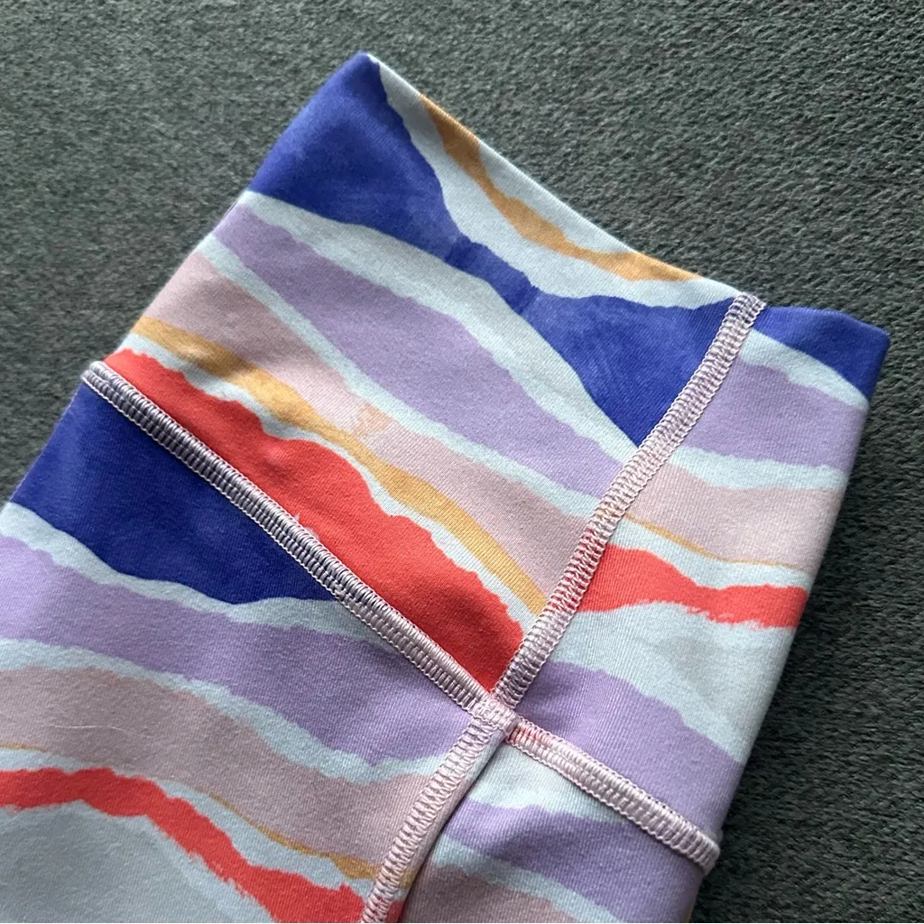 Lululemon True Self Crop Bleacher Stripe White Iris Workout Leggings Size 6 - Image 13