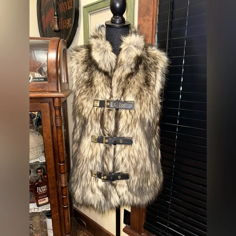 NWOT Michael Kors Women's Brown & Beige Faux Fur Sleeveless Vest Jacket SZ M - Image 2
