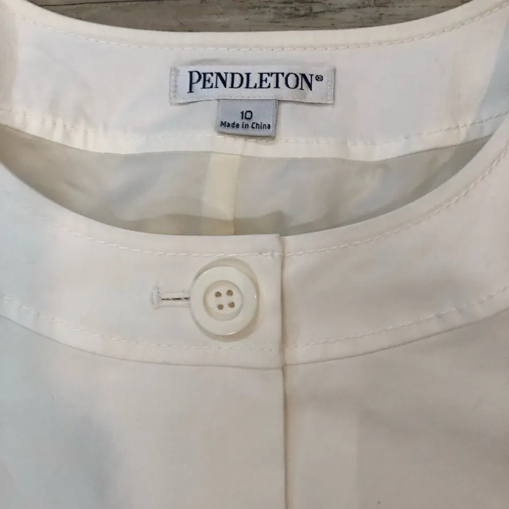 Pendleton Size 10, Short Sleeve Button-up, Lightly Lined, White Jacket - Image 4