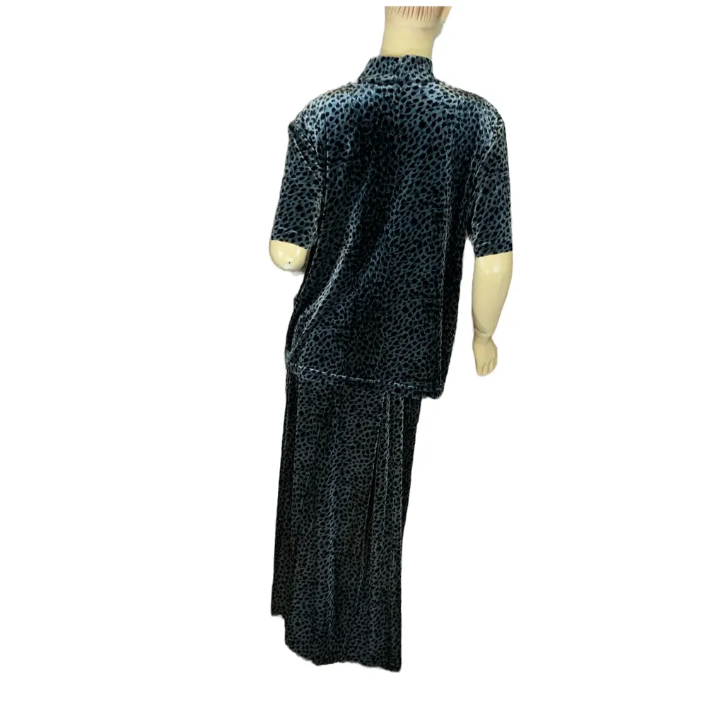LESLIE FAY VINTAGE 1990'S GRAY & SILVER VELOUR ANIMAL PRINT SKIRT SET (XL) - Image 4