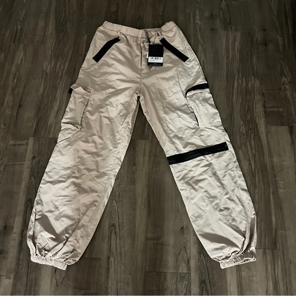 NWT- PLT Pretty Little Thing cream Belted Pocket Detail Sweatpants - Image 3