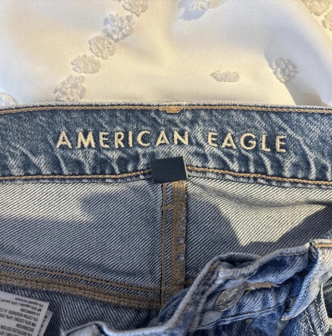 American Eagle High-Waisted Wide-Leg Baggy Jeans - Image 5