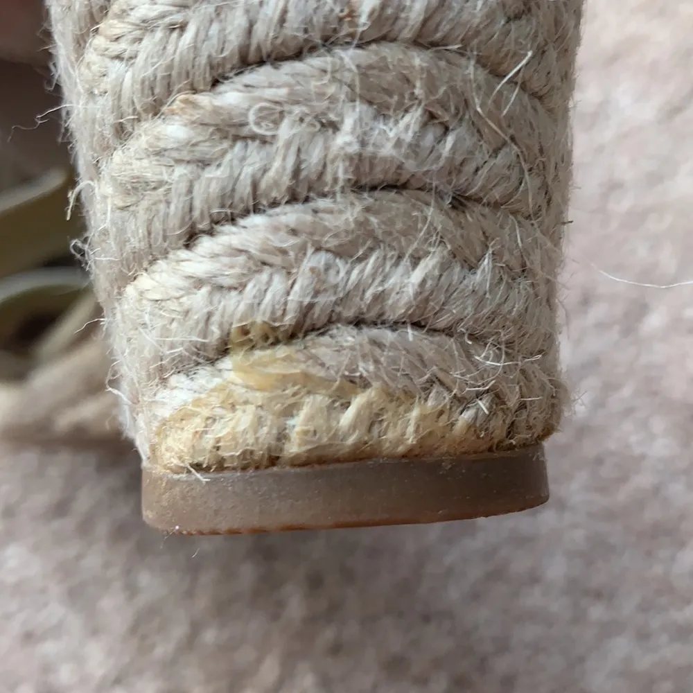 Lands End gold wedges - Image 4