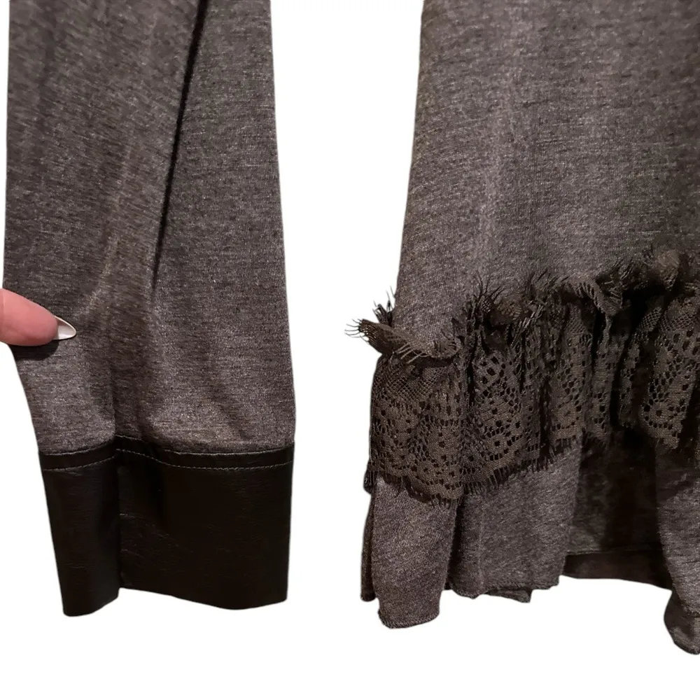 FARINELLI VNECK KNIT EMBELLISHED LONG SLEEVE GOTH RUFFLED LACE VEGAN LEATHER TOP Gray Size M - Image 4
