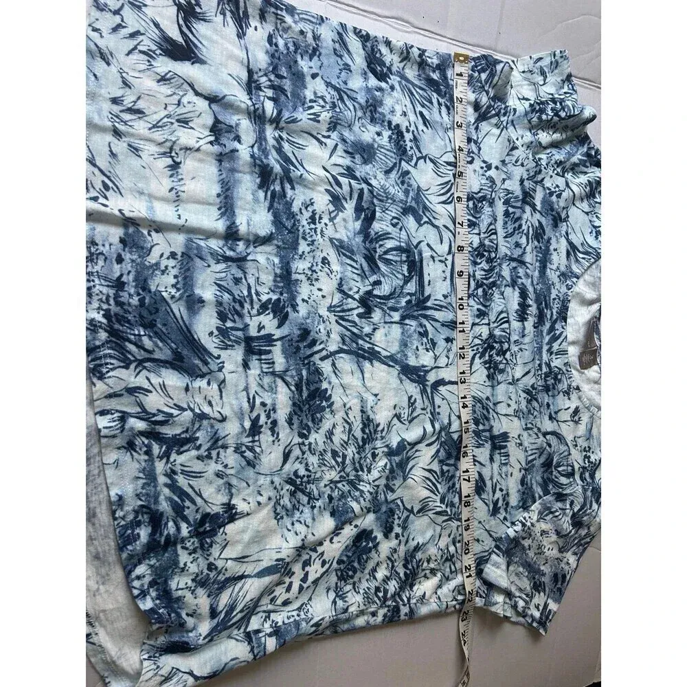 Chicos Women’s T-Shirt Blue White Abstract Art Animal Print sz 3 - Image 5