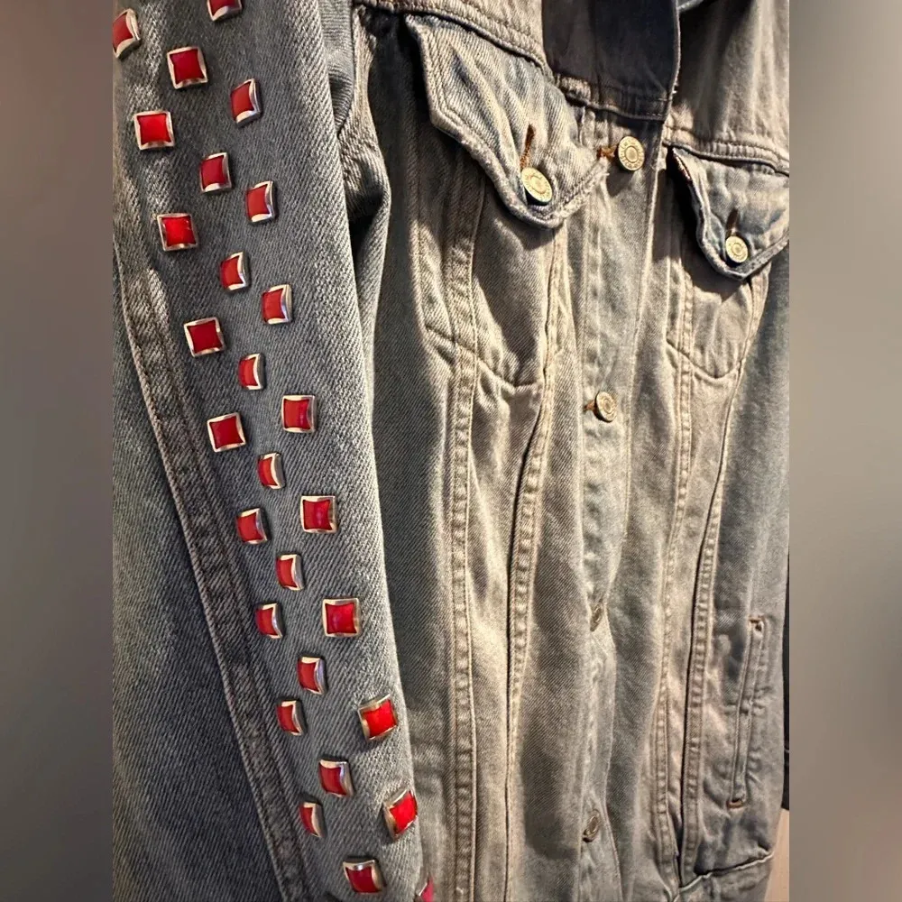 LEVI'S Vintage Trucker Jacket  Studded Denim Womens Medium Light Wash - Image 7