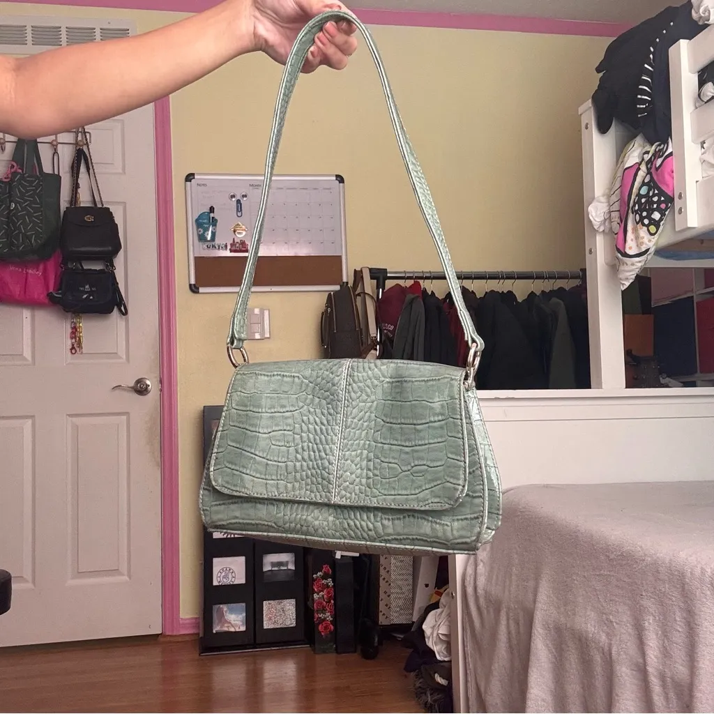 Vintage Liz Claiborne y2k Croc shoulder bag in aquamarine - Image 4
