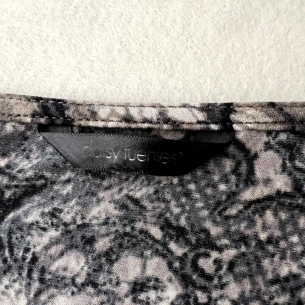 Daisy Fuentes Patterned Short Sleeve Knot Top - Image 6