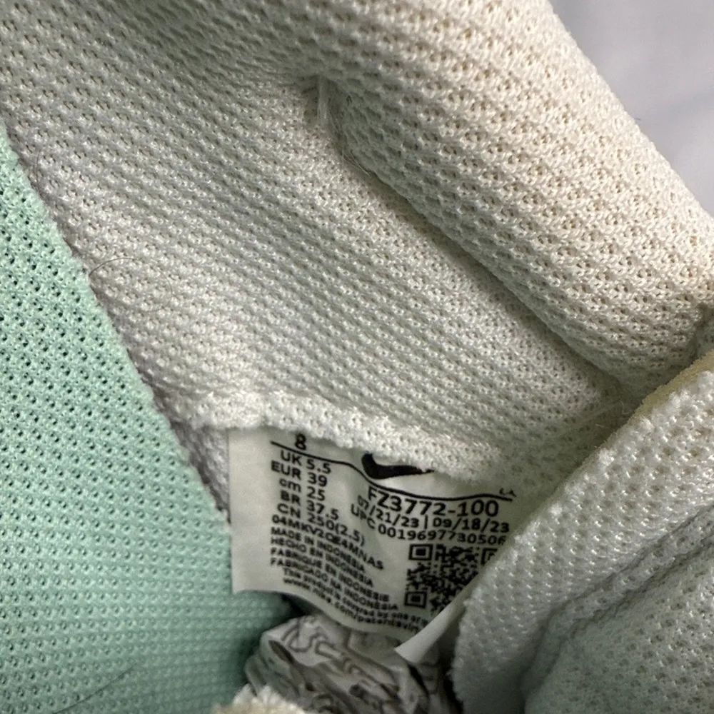 Nike Women's Sneakers in Mint Green and White - Image 6