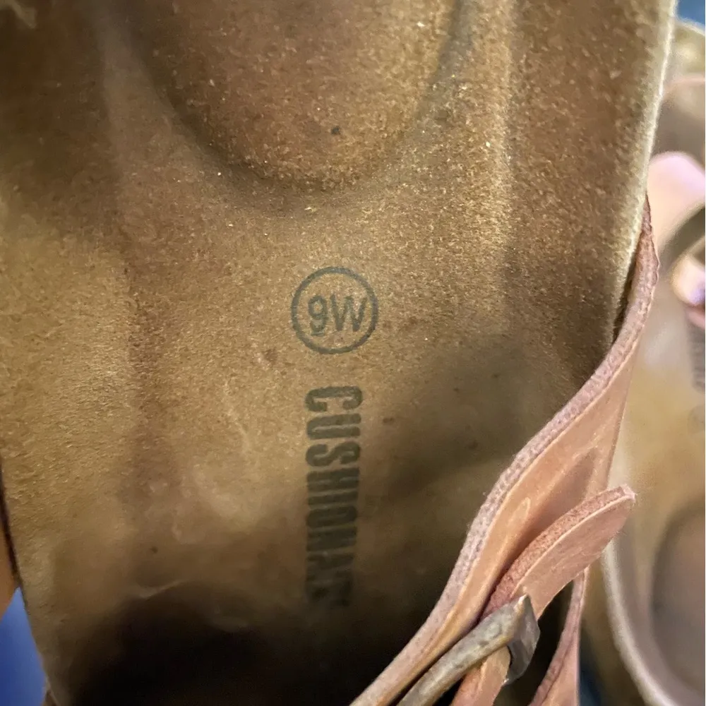 Cushionaire Luna Cork Footbed Sandals‎ Rose Gold Size 9W - Image 3