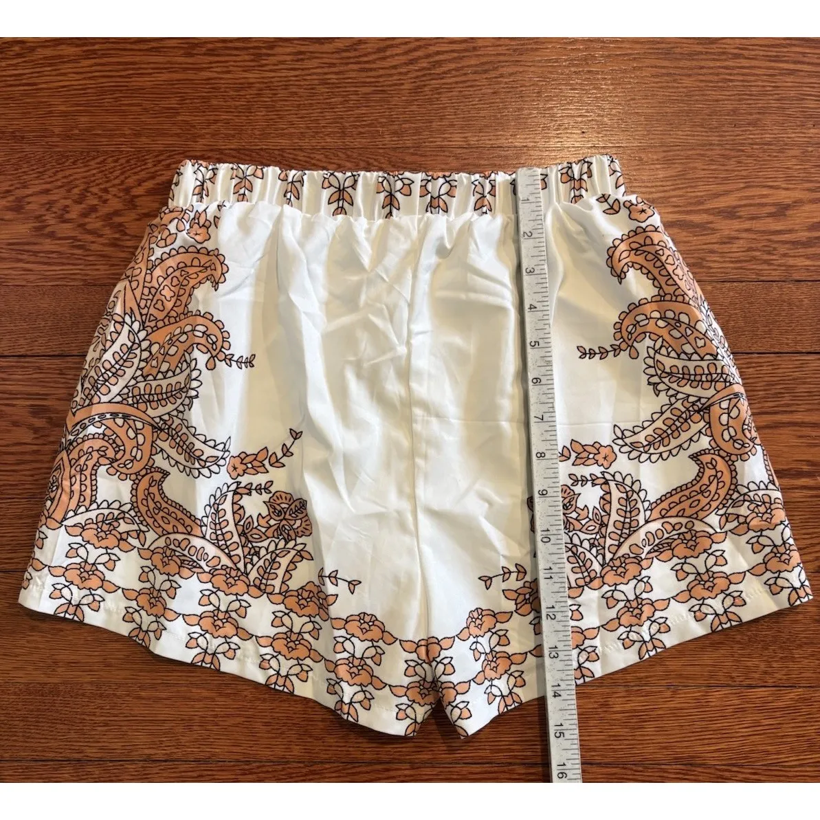 Shein Shorts Womens Small Floral Ivory And Tan‎ Paper Bag Waist Lined Flirty - Image 2