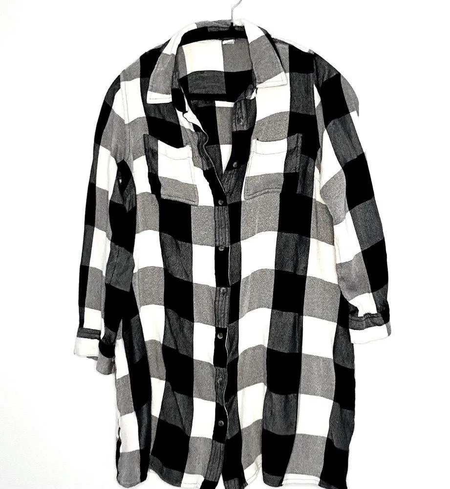 181. Old Navy Over Sized Buffalo Plaid Flannel Button Down - Image 6