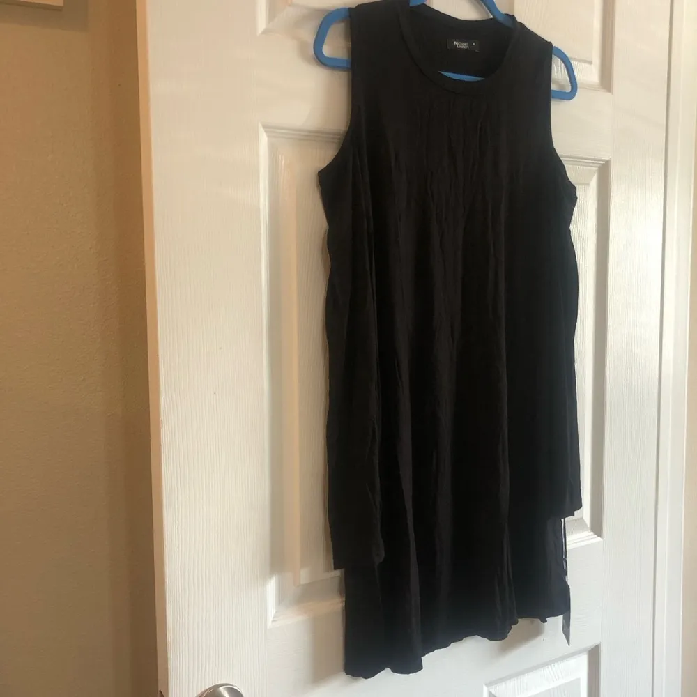NWT Michael Lauren cold shoulder black dress size medium. - Image 2