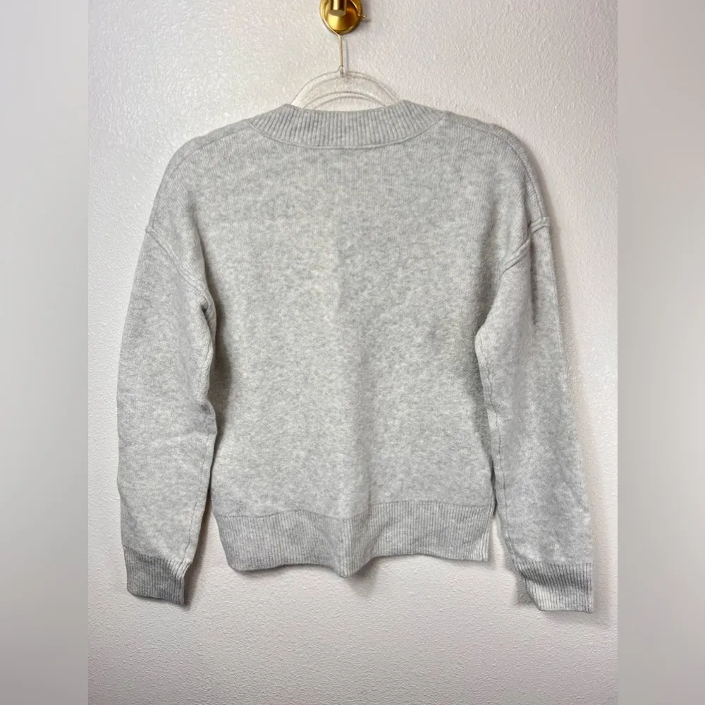 Evereve Soft Knit V-Neck Long Sleeve Sweater Size XS - Image 3