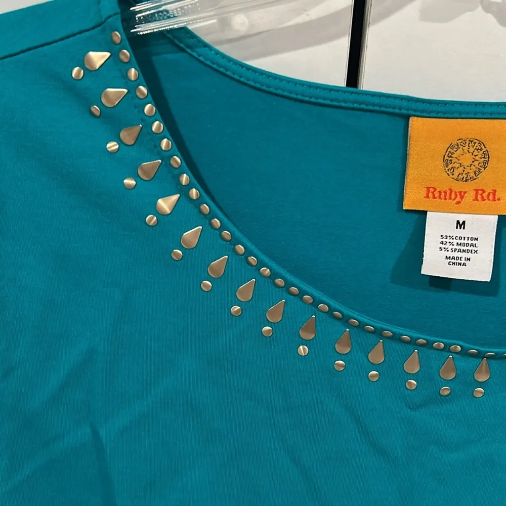 Ruby Rd. T-shirt . Size M - Image 2