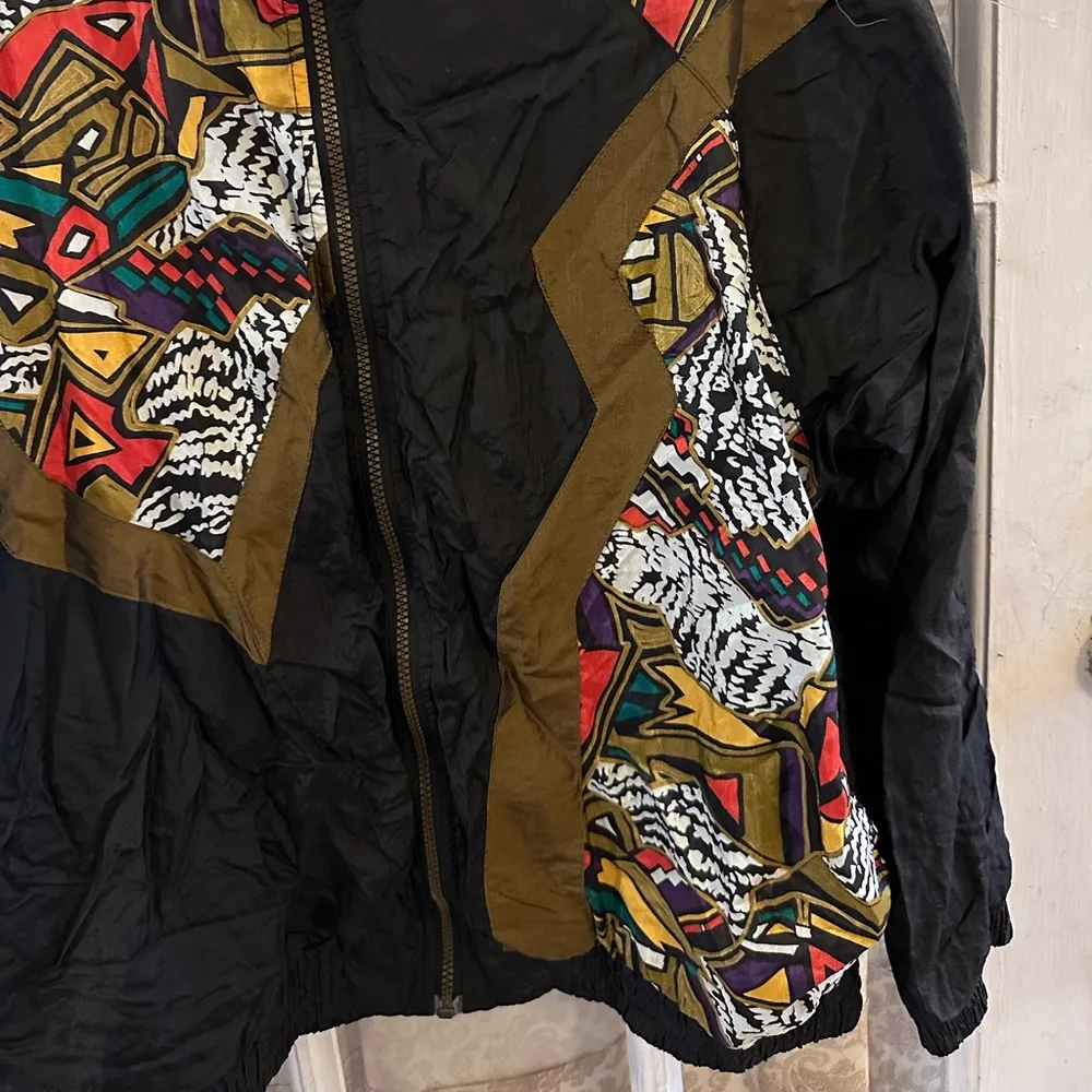 Vintage 1980’s 1990’s abstract geometric print windbreaker size medium to large - Image 2