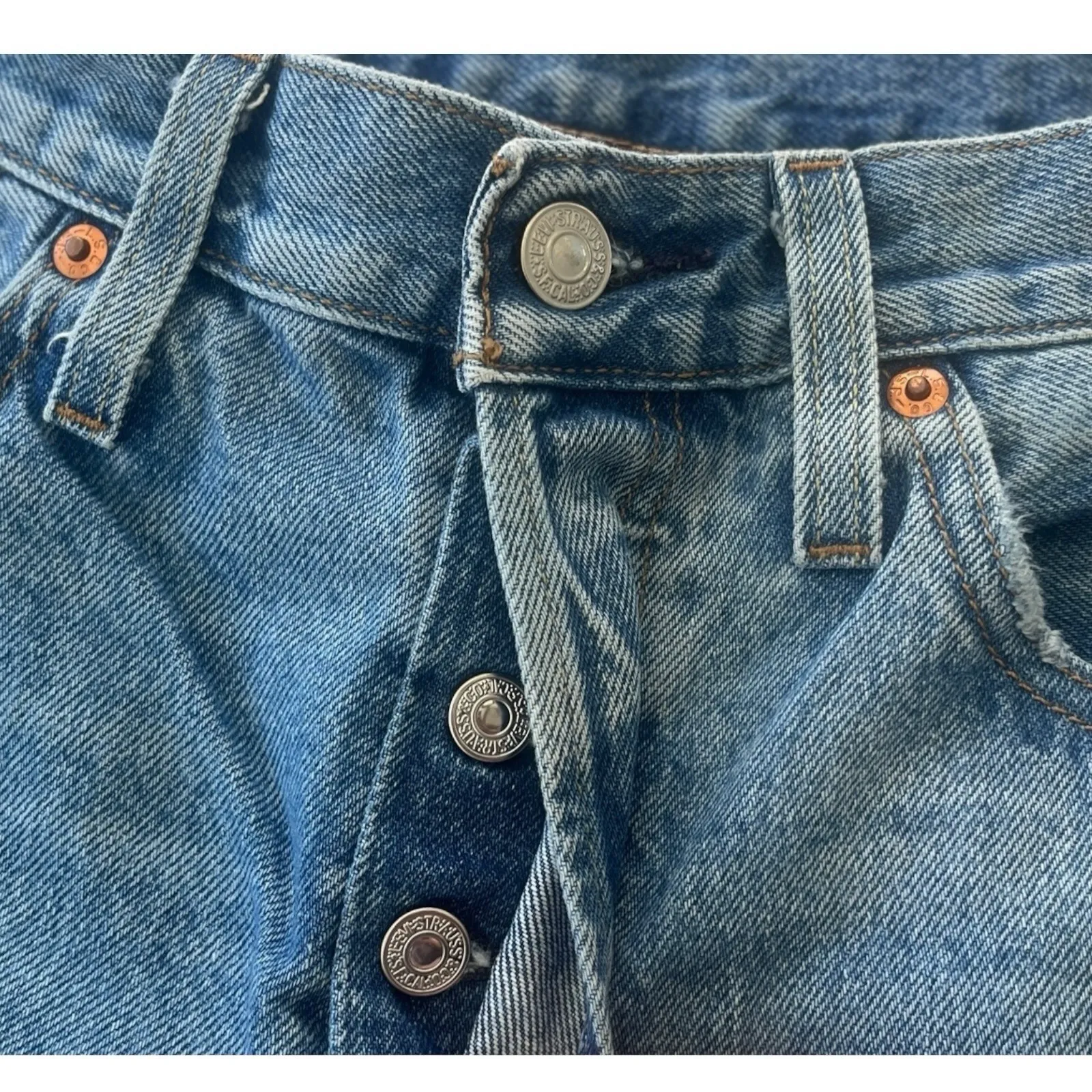 Levi's 501 High Waist Button Fly Distressed Light Wash Skinny Jeans 29x28 Indie - Image 4