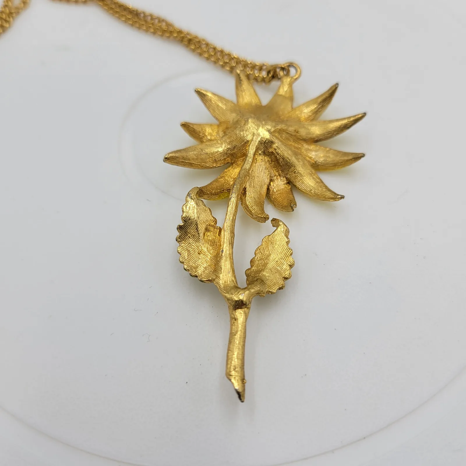 Yellow Daisy Flower Pendant Necklace Gold Tone Chain Enamel Fashion Accessories - Image 7