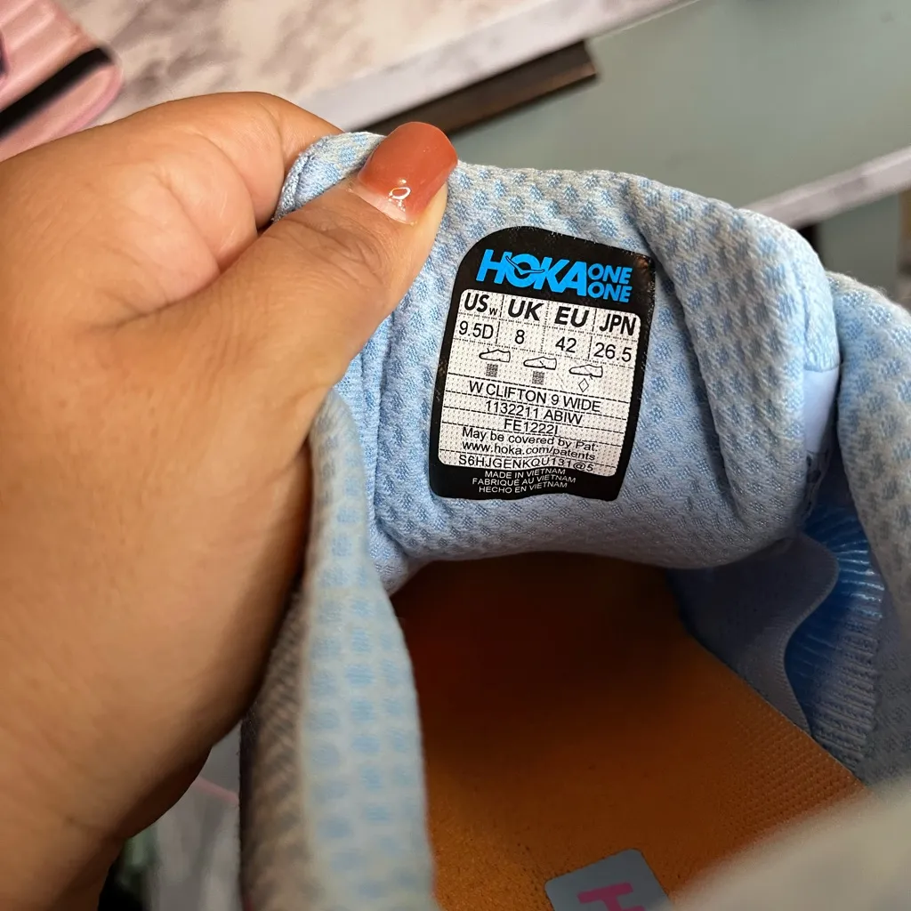 Hoka Clifton 9 Sneakers. Women’s size 9.5D Color Airy Blue/ Ice Water - Image 8