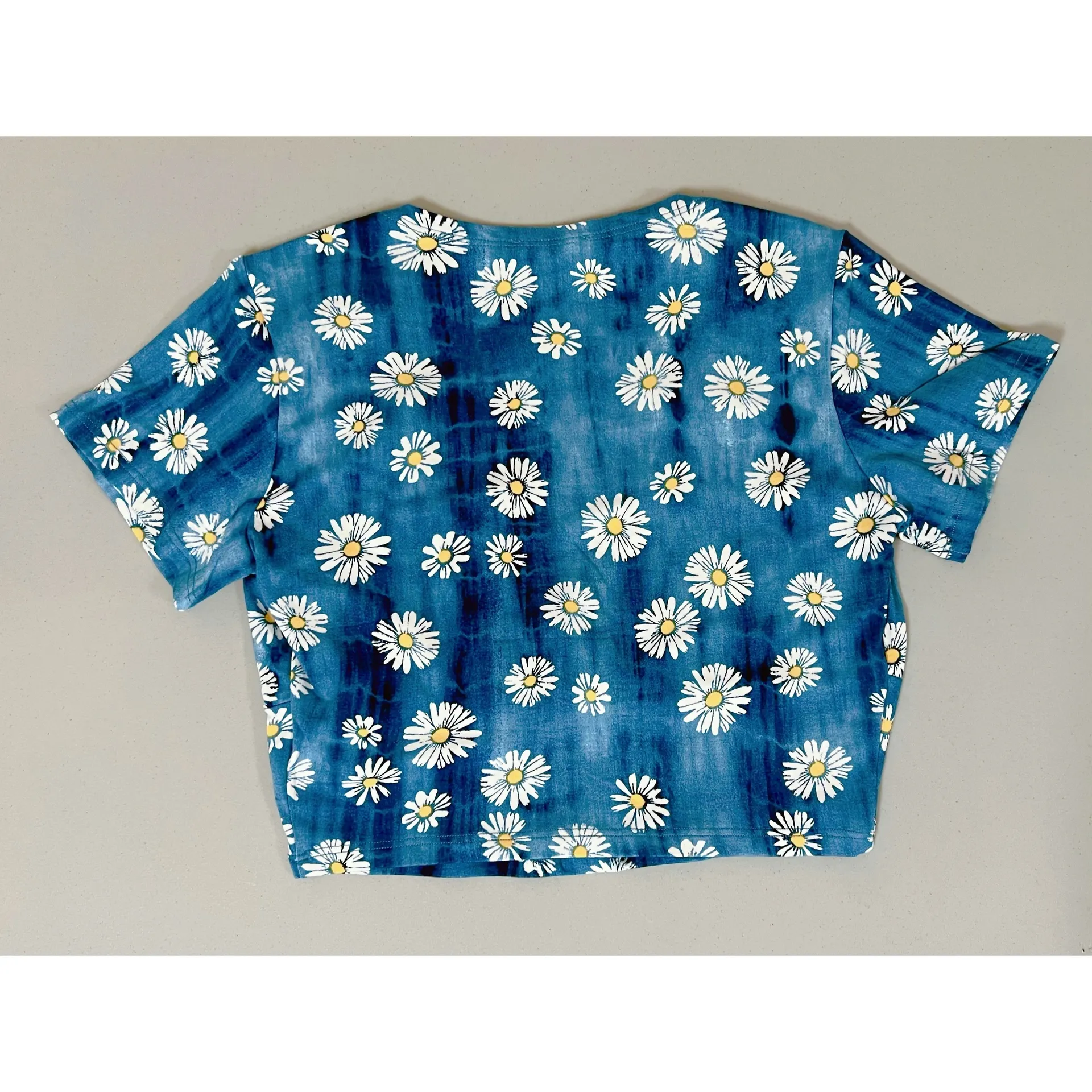Blue Daisy Floral Print Short Sleeve Crop Top Tee T-Shirt Blouse Size S 🌼 - Image 2