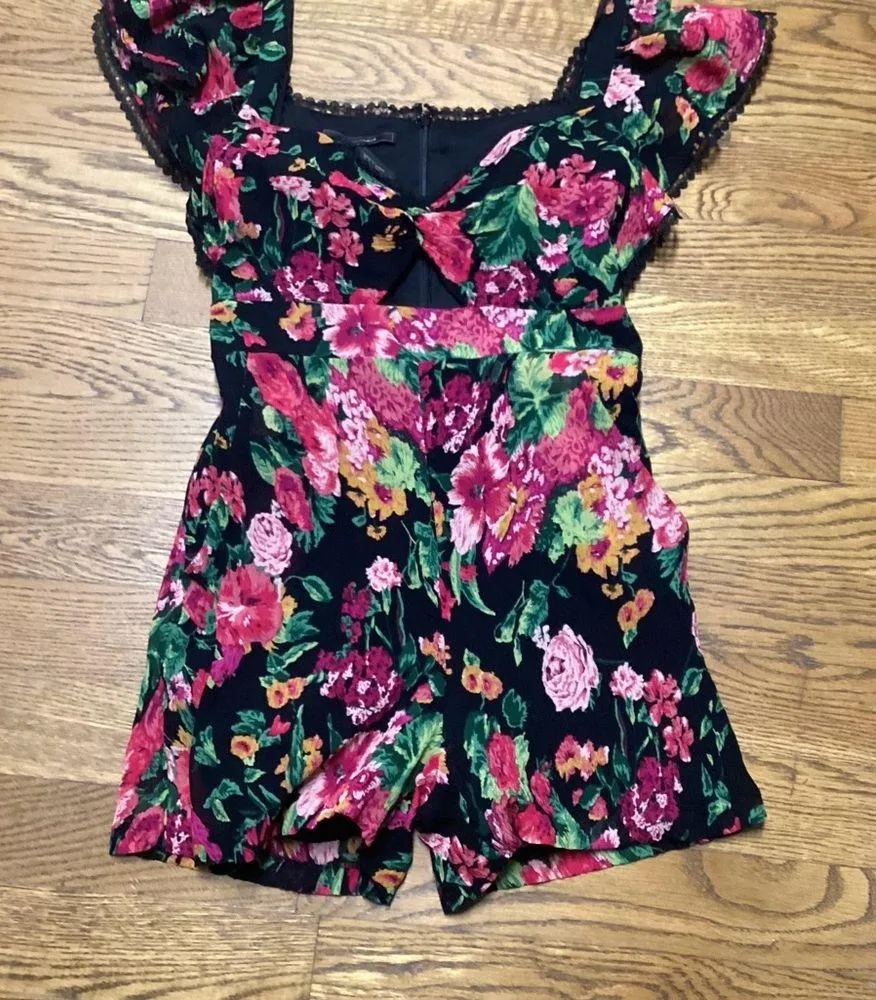 BCBGMAXAZRIA floral romper. Medium - Image 15