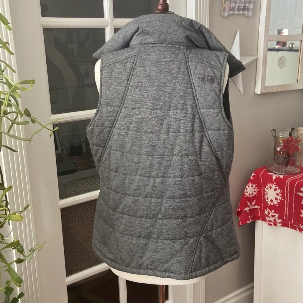The North Face  zip up vest. Size M, great condition - Image 3