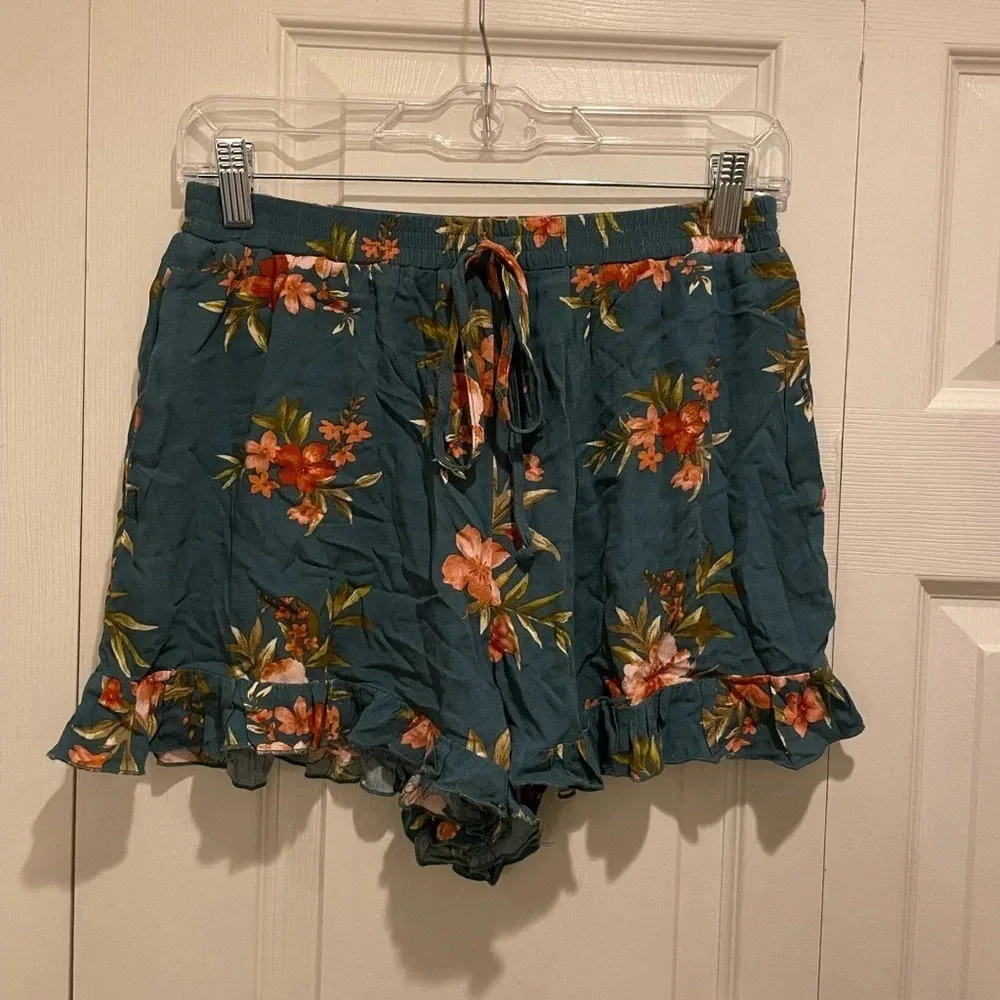 NWT American Eagle Floral Linen Ruffle Shorts - Image 2