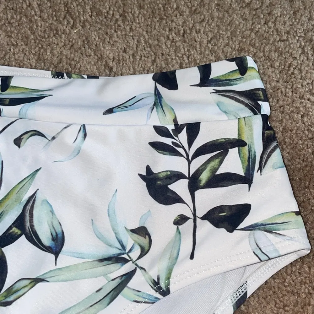 SHEIN Leaf Print Bikini Bottoms White and Green size medium high waisted bikini - Image 3