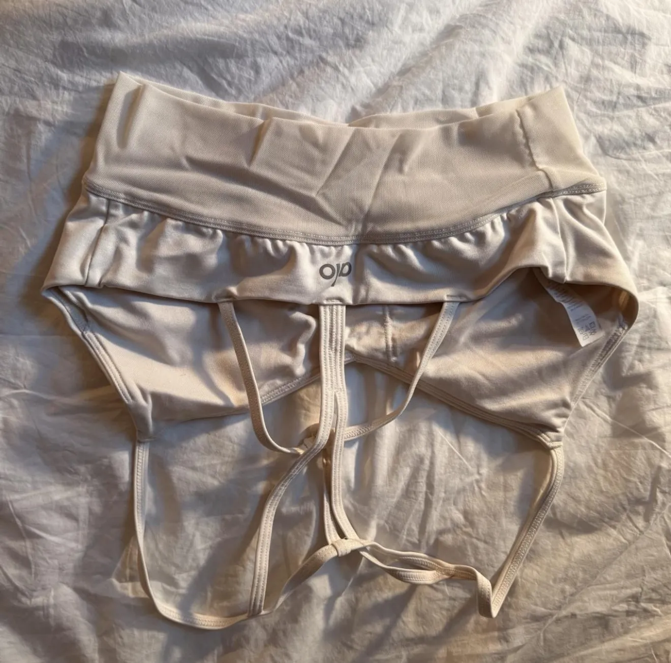 Alo Airlift Yoga Bra - Image 2