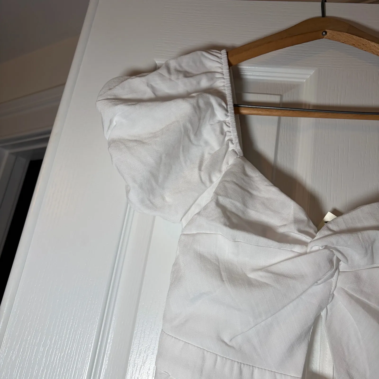 NWT Trixxi white keyhole off shoulder dress. Size S.  Wedding rehearsal shower - Image 3