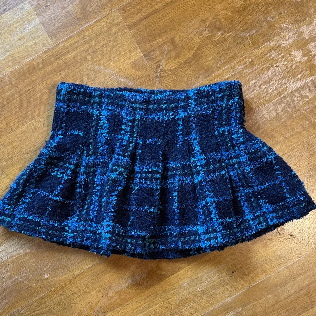 Chic Blue Checkered Mini Skirt with Floral Details - Image 3