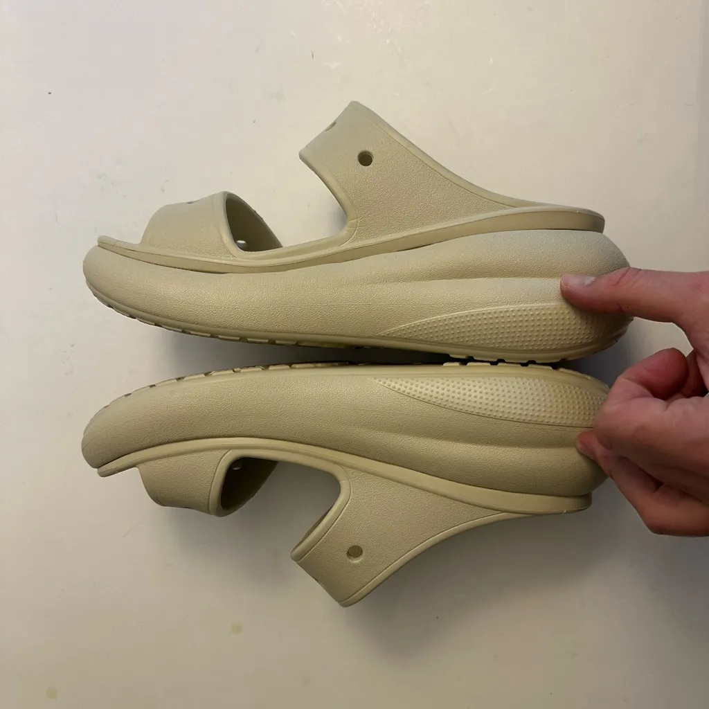 Crocs Unisex Classic Crush Sandal Women's Size 10 - Men 8.0 - Image 10