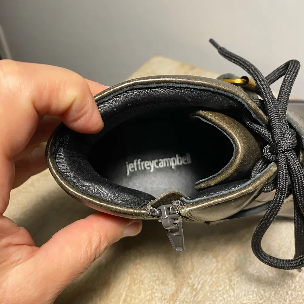 NWOT  Announce lace / zipper / buckle boot size 8 in green/gold - Image 9