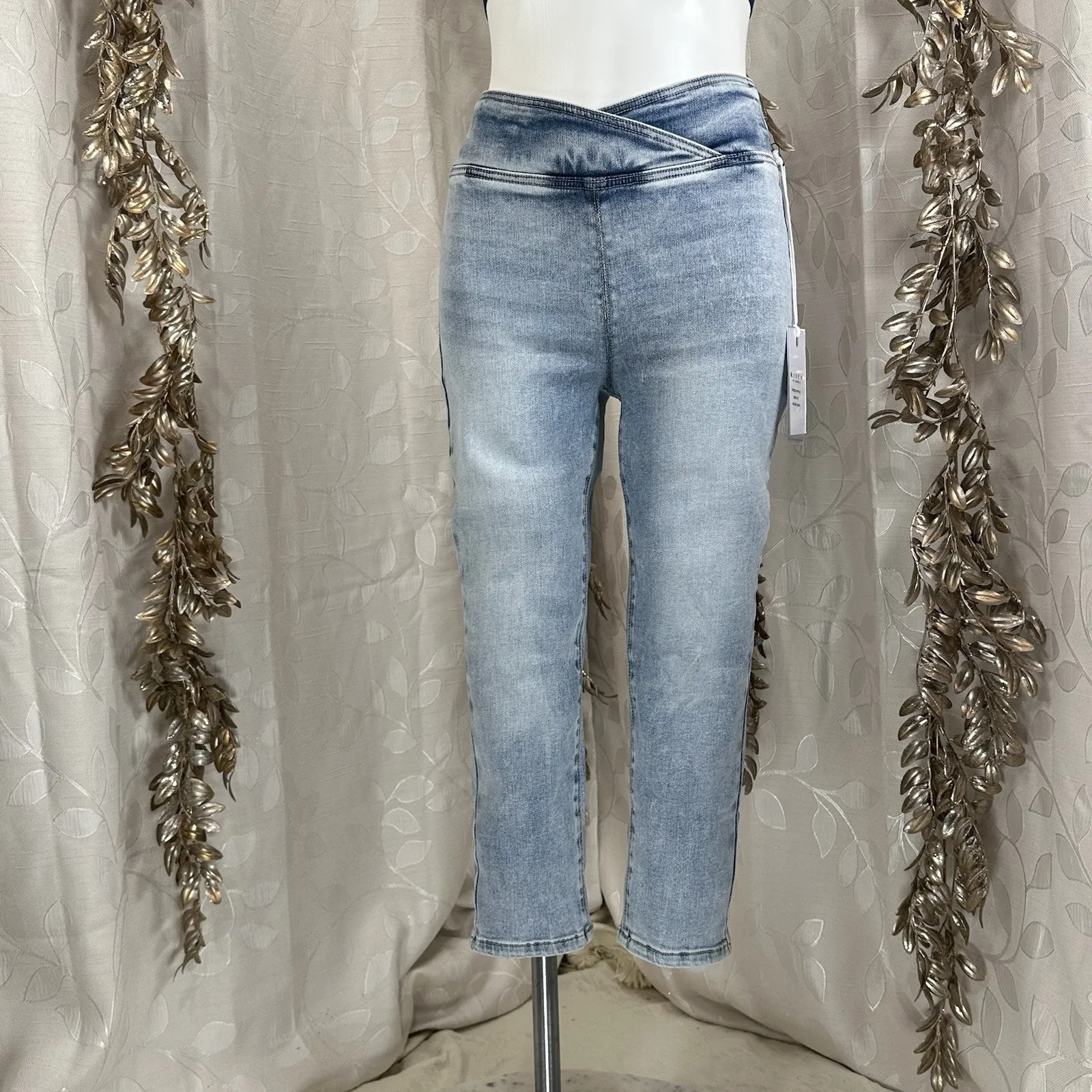 Risen Jeans Women’s 5/27 Light Wash Crossover‎ Waist Crop Denim Capri Acid Wash Blue - Image 6