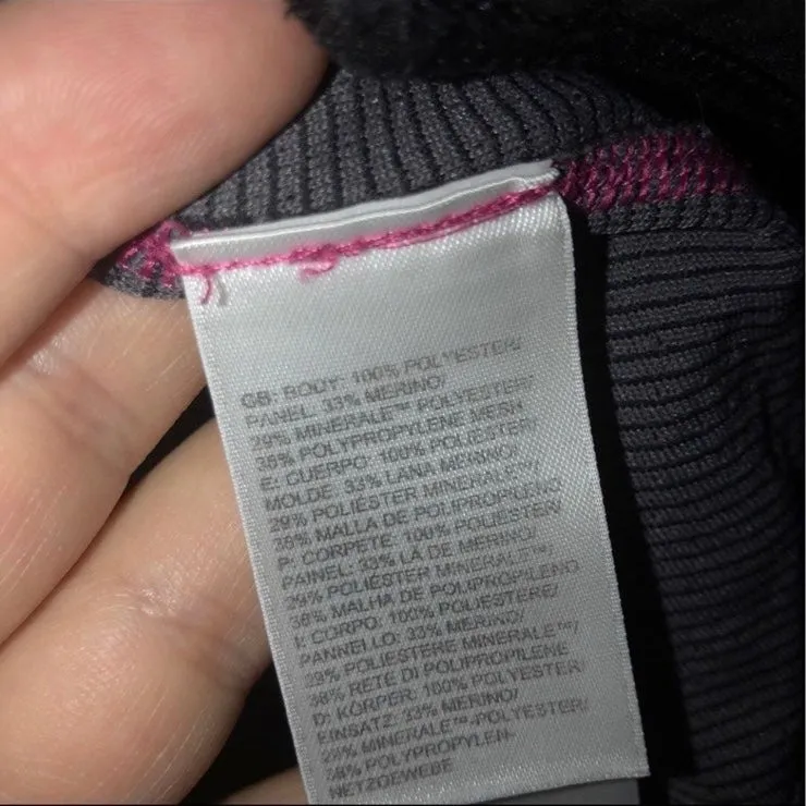 The North Face Woman’s Sportswear Classic Black and Pink Top Size XS - Image 4