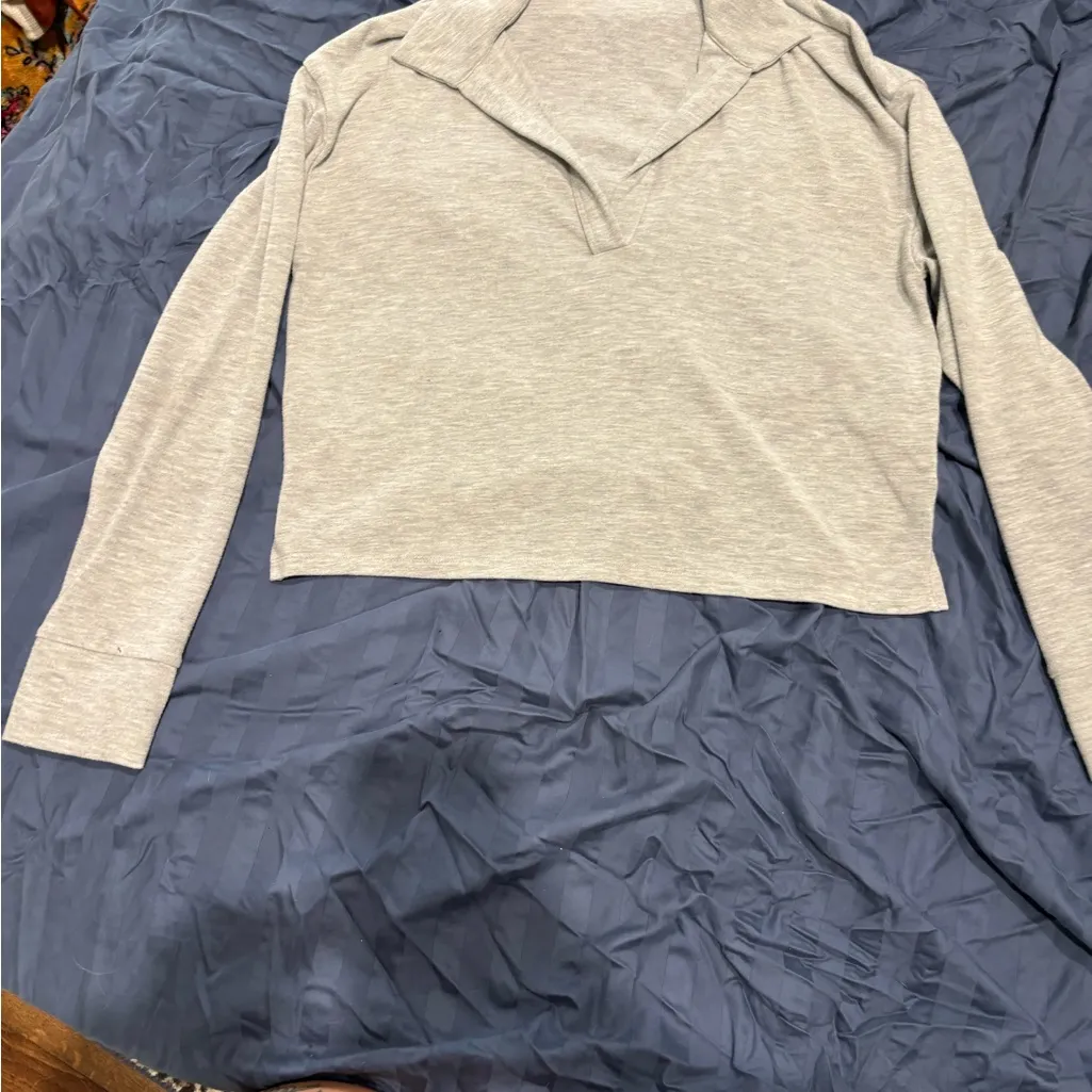 Abercrombie and fitch sz medium soft AF light weight sweater - Image 2