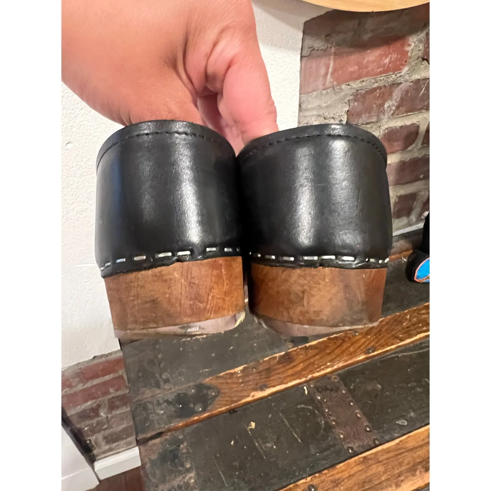 Women’s Closed Back Black Leather Clogs size 38 7.5 - Image 8