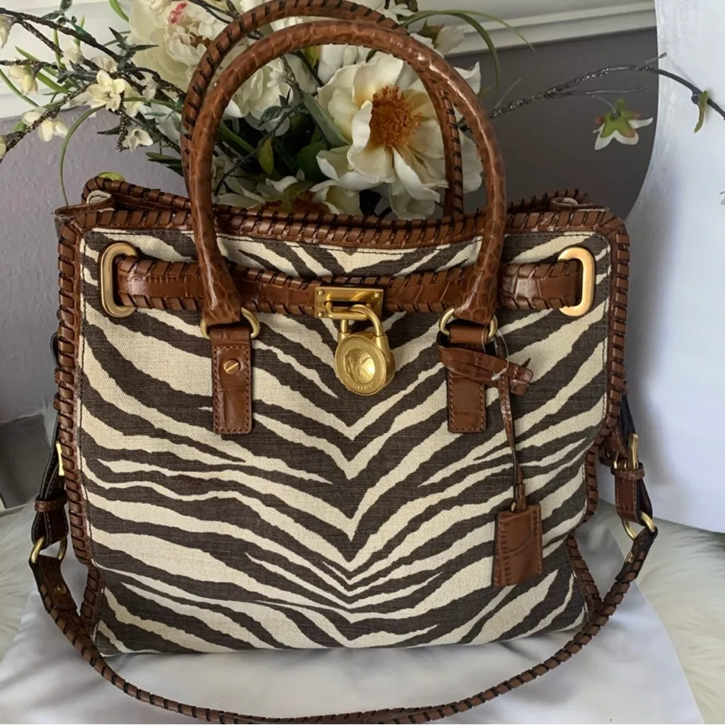 Michael Kors Hamilton Zebra Print
Tote Bag Large - Image 2