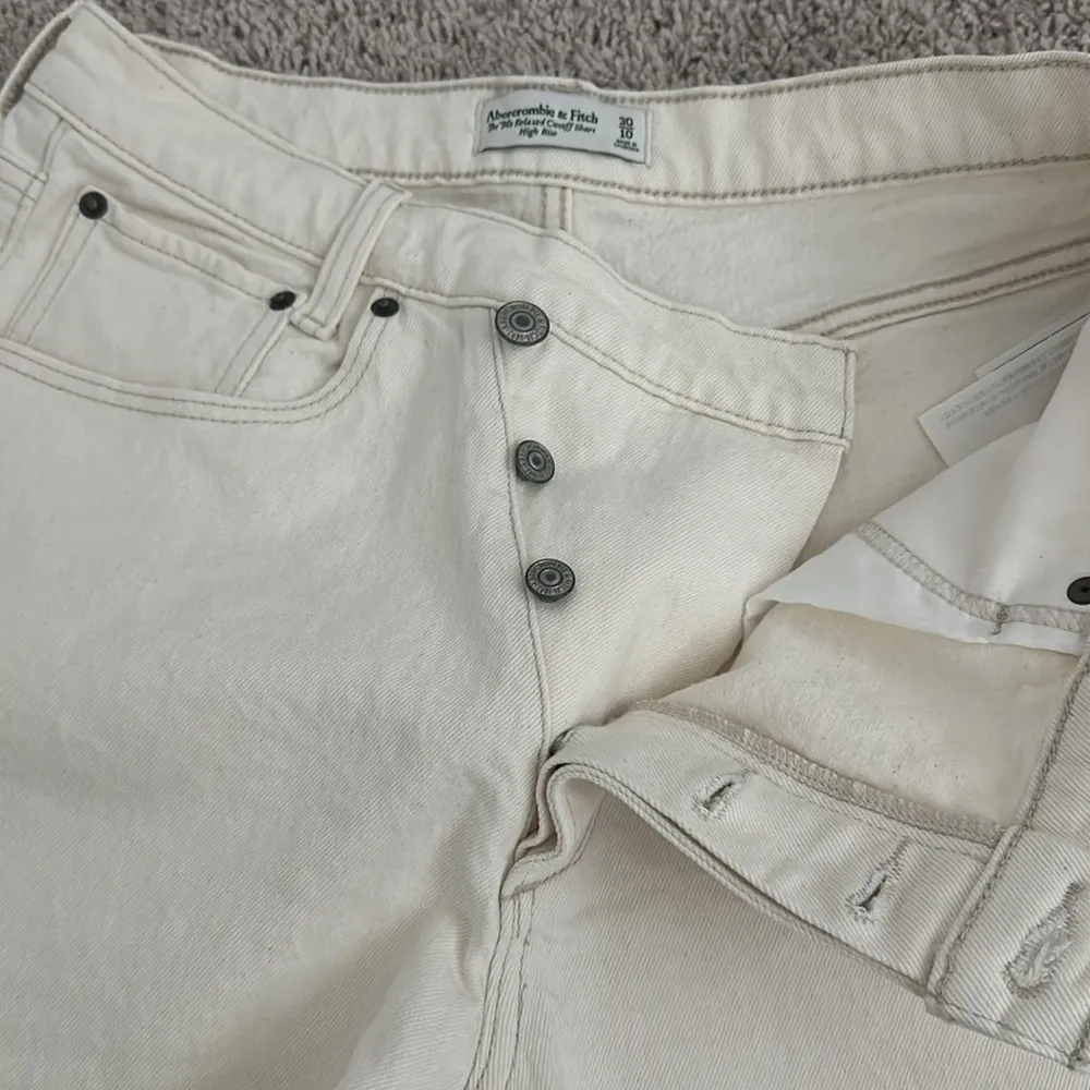 Abercrombie The 90s Relaxed Cutoff Shorts High Rise Sz 10/30 - Image 4