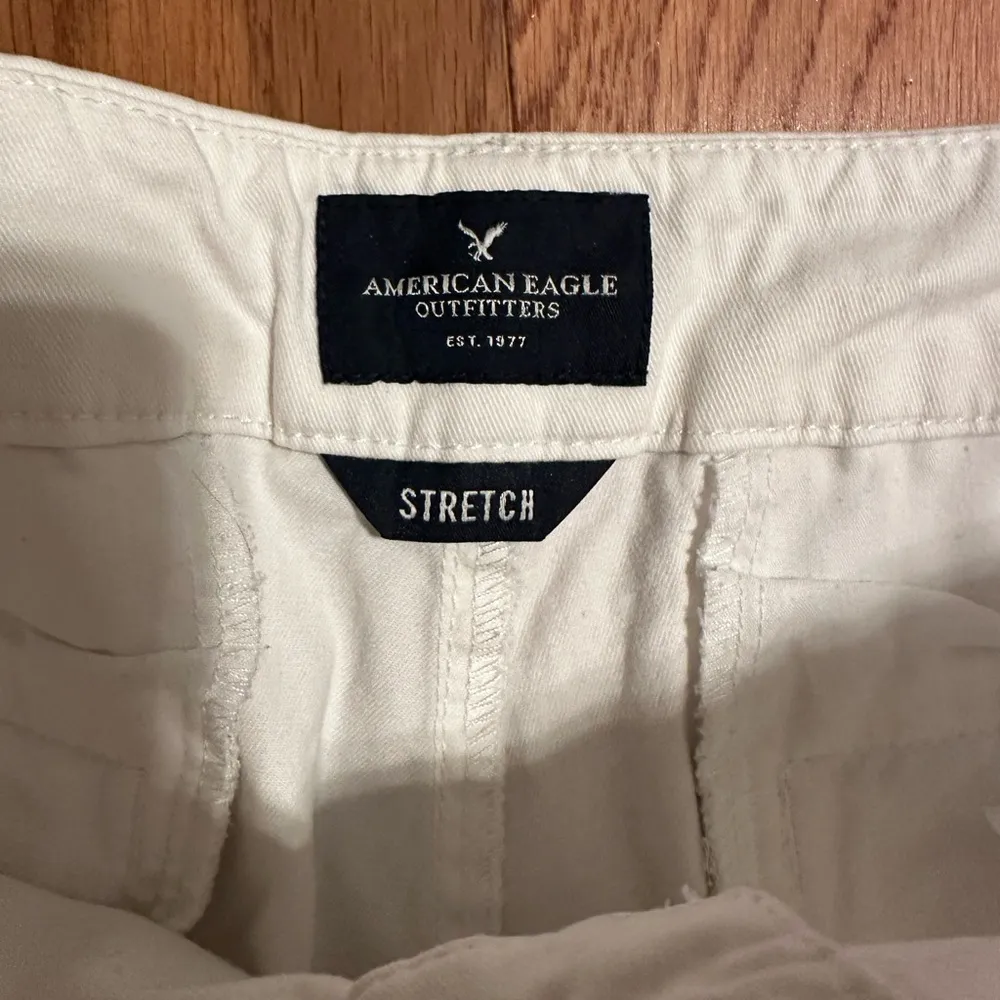 American Eagle Outfitters White Bermuda Shorts Casual Style - Image 2