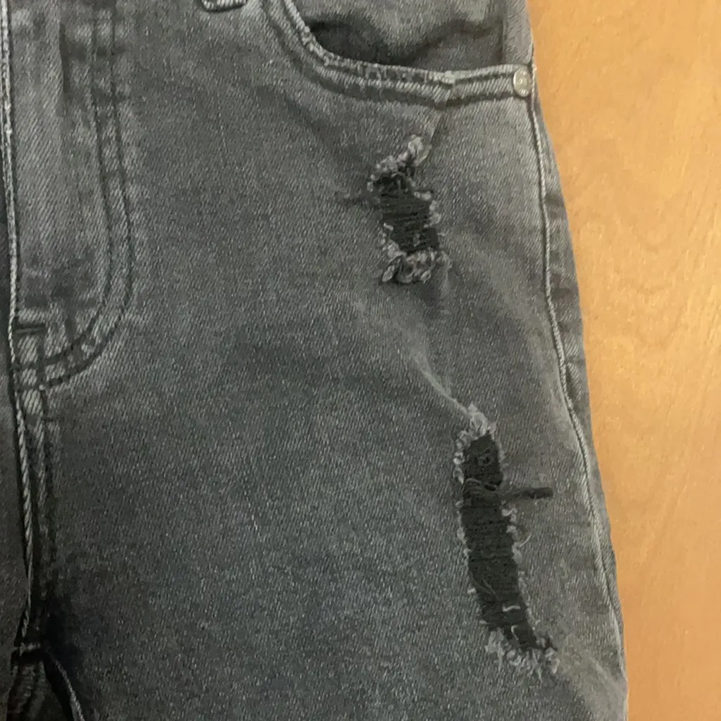 Guess distressed black jeans shorts - Image 4