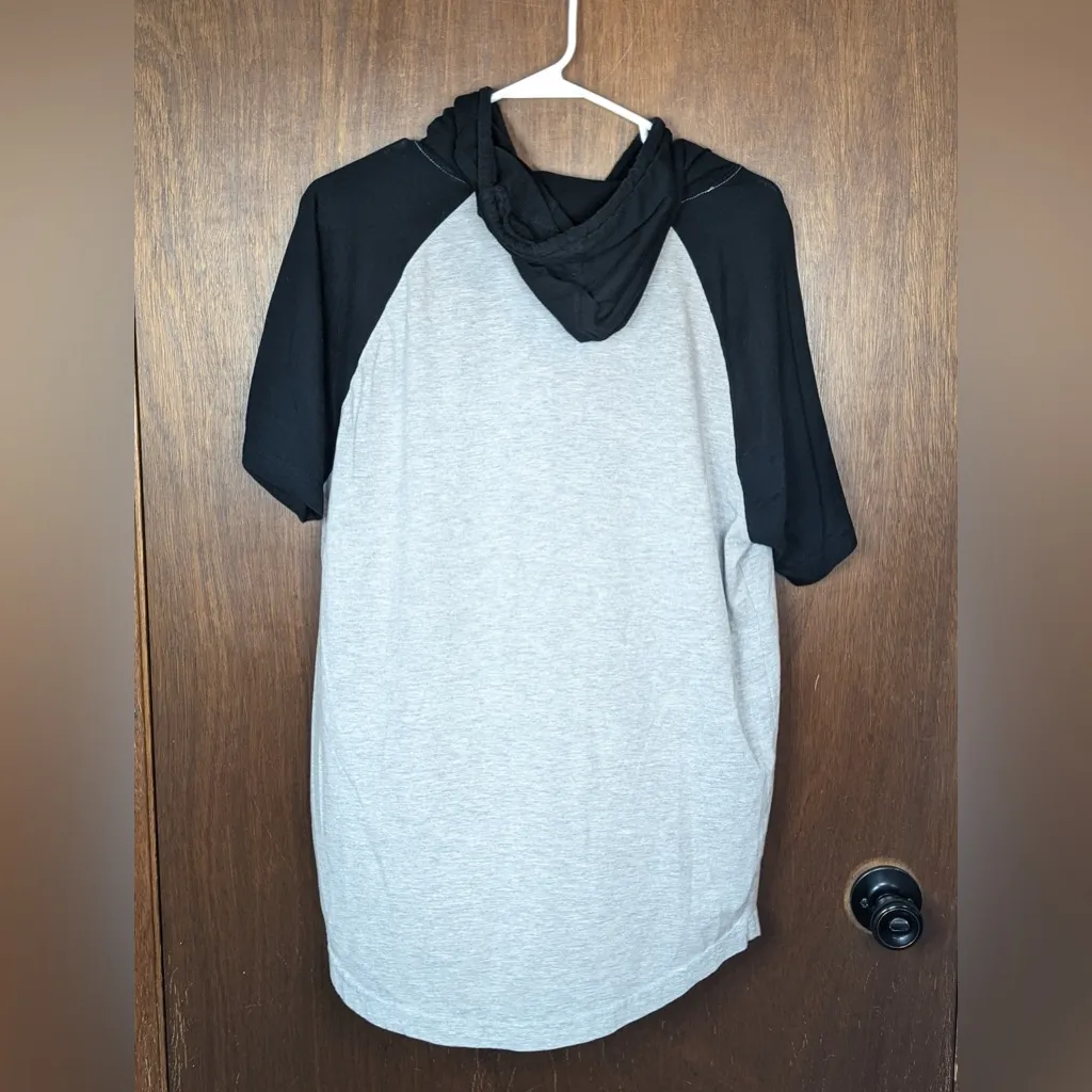 NBA Woman’d Hooded Short Sleeve Gray and White Casual Shirt Size Large - Image 6