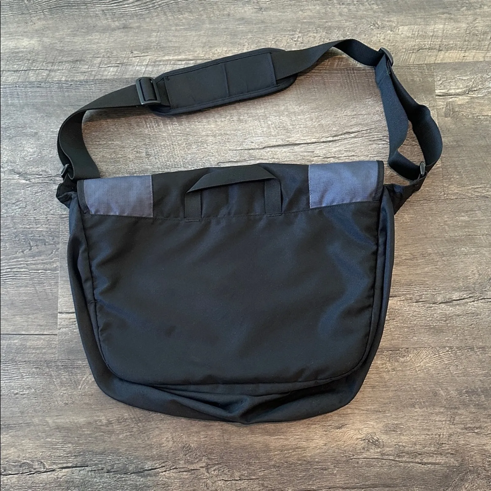 Eddie Bauer Unisex Black/Charcoal Gray Messenger Laptop Work/School Bag - Image 8