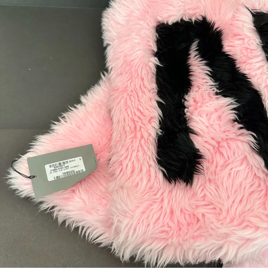 Balenciaga Oversized Faux Fur Logo Pink Scarf NEW - Image 3