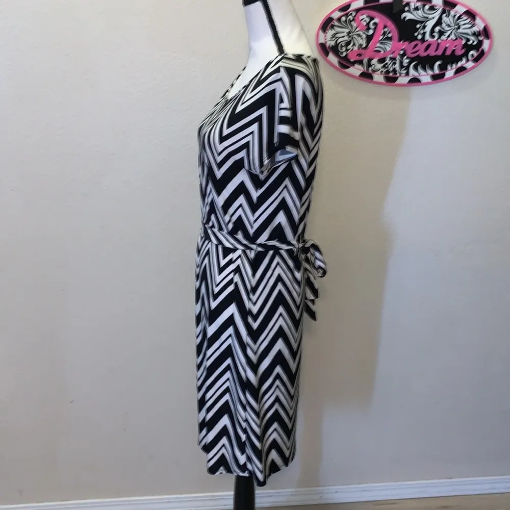 Tacera  black white chevron print belted short sleeve dress - Image 3