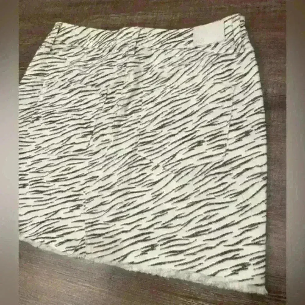 Paige Mini Denim Skirt Zebra Cotton Jean‎ Skirt Size 31 - Image 4