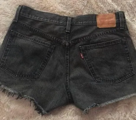 Levi’s 501 Black Shorts Size 25 - Image 7