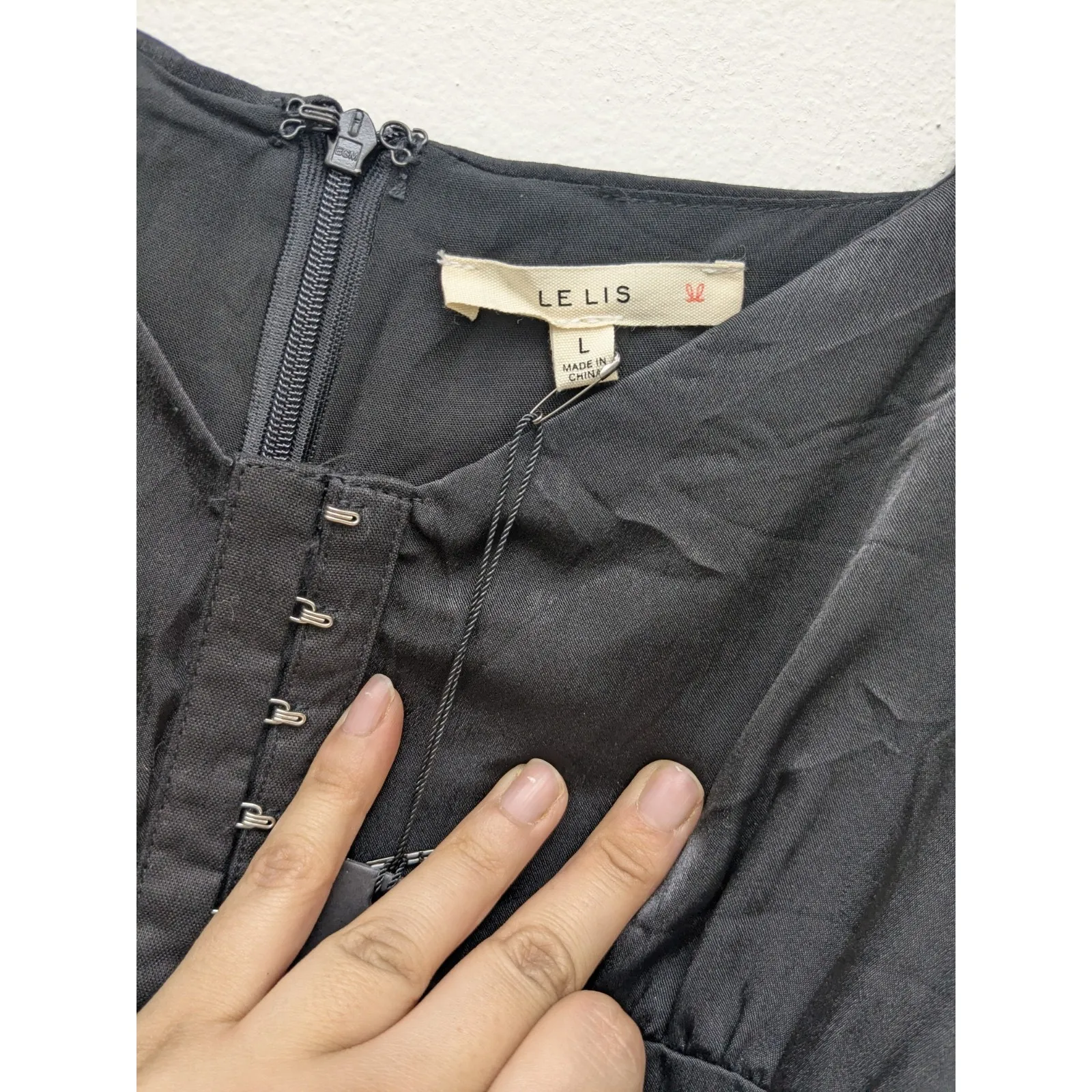 LE LIS Mini Dress Shoulders Tie Straps Front Hook And Eye Black Sz Large NWT - Image 3